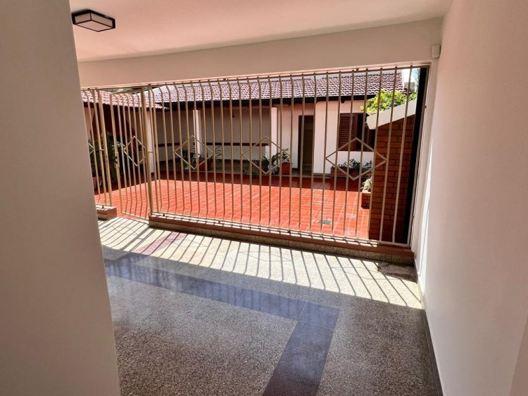 EN VENTA CASA CENTRICA