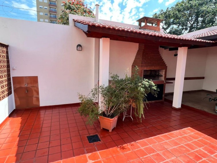 CASA 3 DORMITORIOS EN ALQUILER