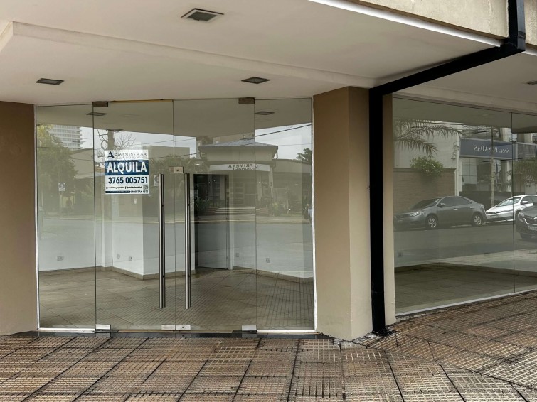 LOCAL COMERCIAL EN ESQUINA CON GRAN VIDRIERA – excelente exposición
