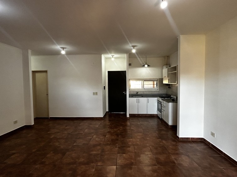 CASA EN ALQUILER EN ITAEMBE GUAZU