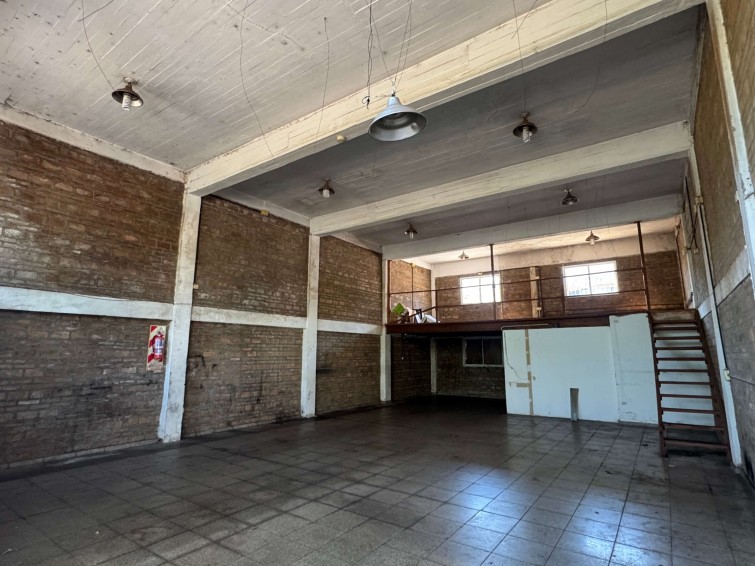 Local comercial sobre avenida