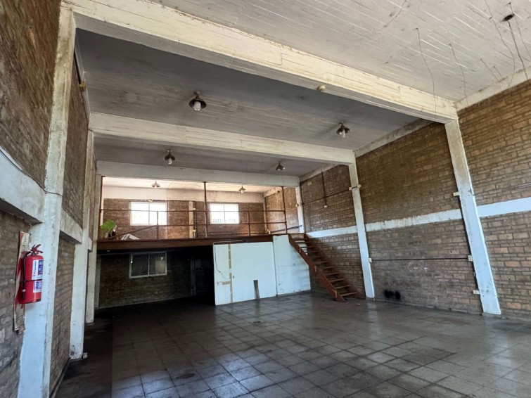 Local comercial sobre avenida