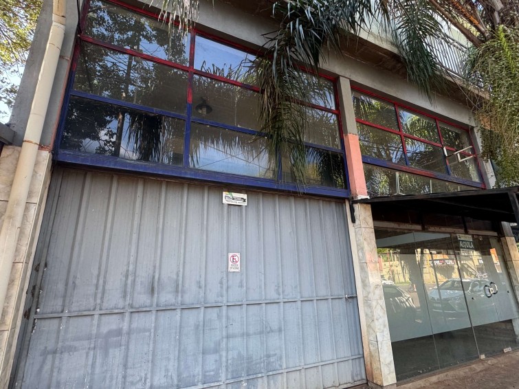 Local comercial sobre avenida