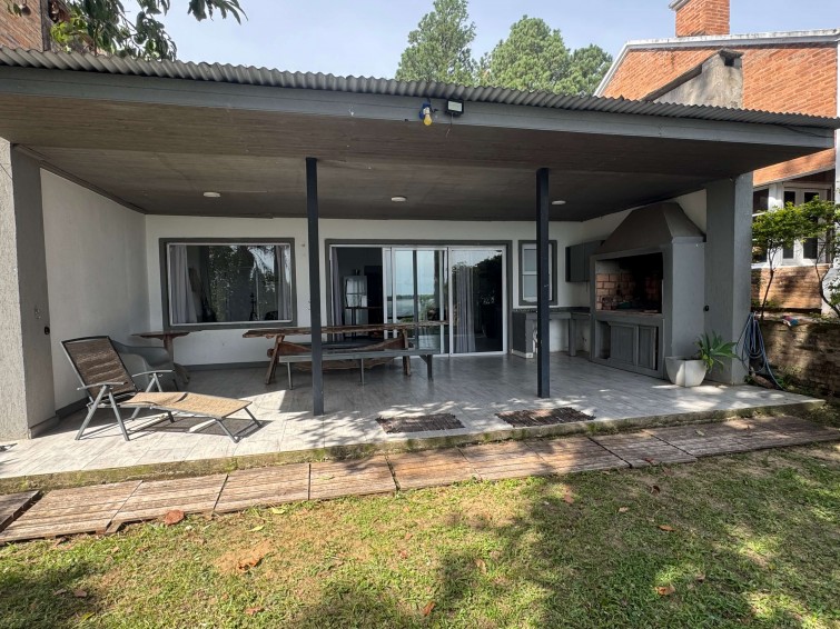 En venta casa de 4 dormitorios en Ituzaingo