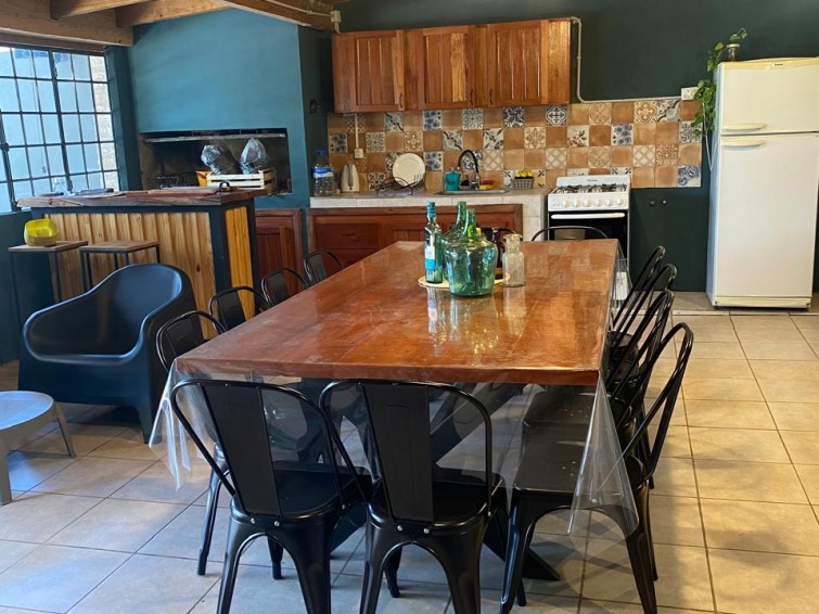 CASA CON QUINCHO Y PILETA