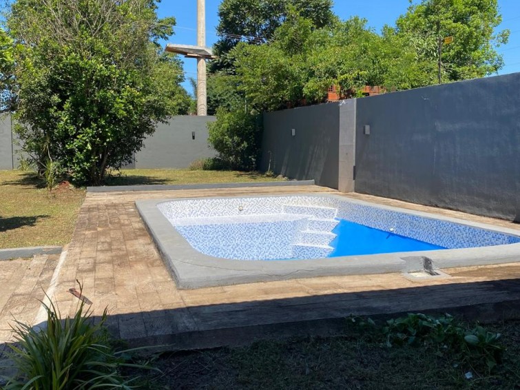 CASA CON QUINCHO Y PILETA