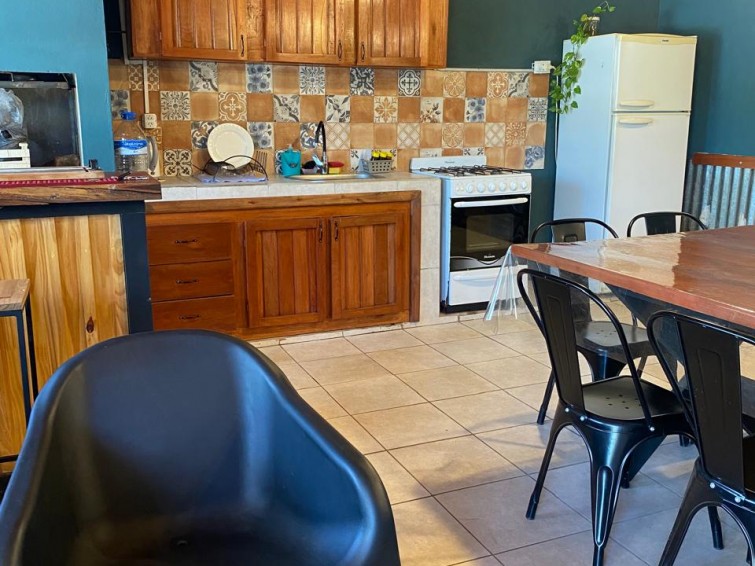 CASA CON QUINCHO Y PILETA