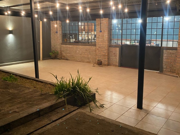 CASA CON QUINCHO Y PILETA