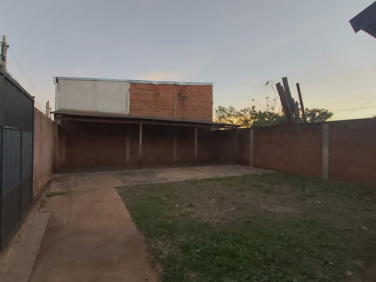 CASA 2 DORMITORIOS EN ALQUILER