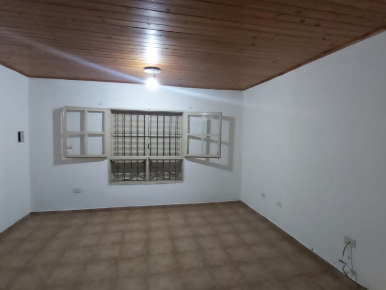 CASA 2 DORMITORIOS EN ALQUILER