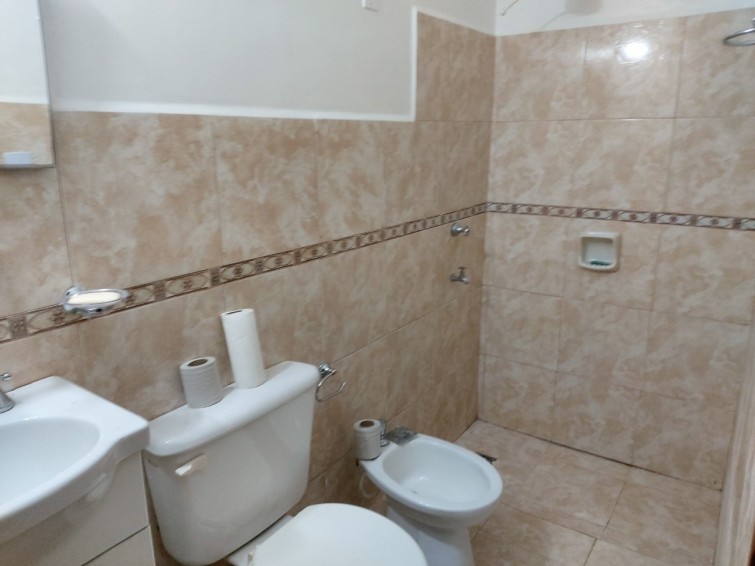 CÓMODA CASA 3 DORMITORIOS EN ALQUILER