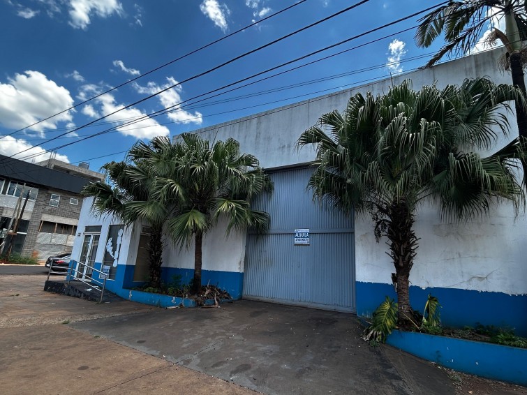 EN ALQUILER  EXCELENTE  LOCAL COMERCIAL  EN ESQUINA