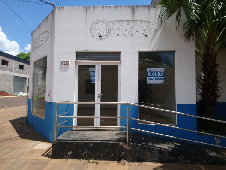 EN ALQUILER  EXCELENTE  LOCAL COMERCIAL  EN ESQUINA