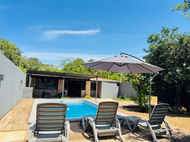 QUINCHO CON PILETA Y DOS DORMITORIOS