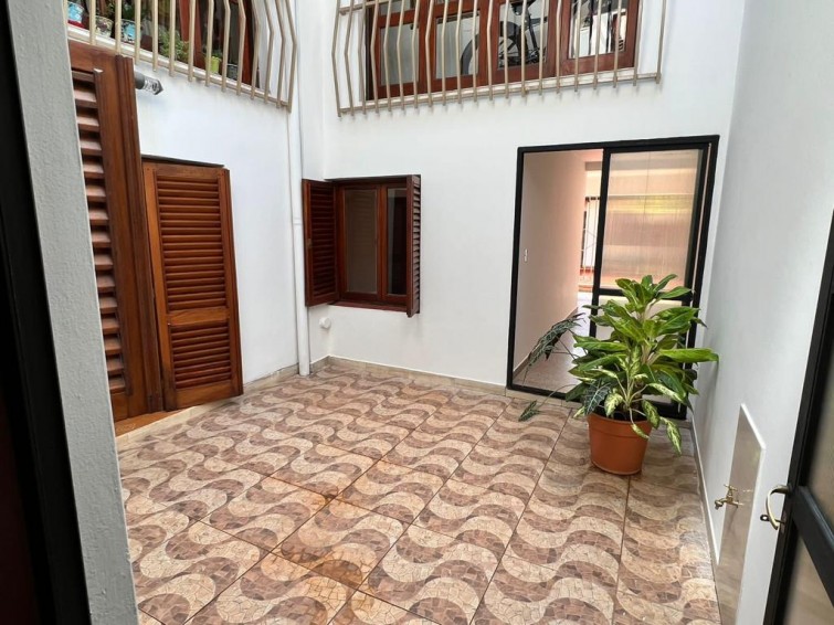 EN VENTA CASA CENTRICA
