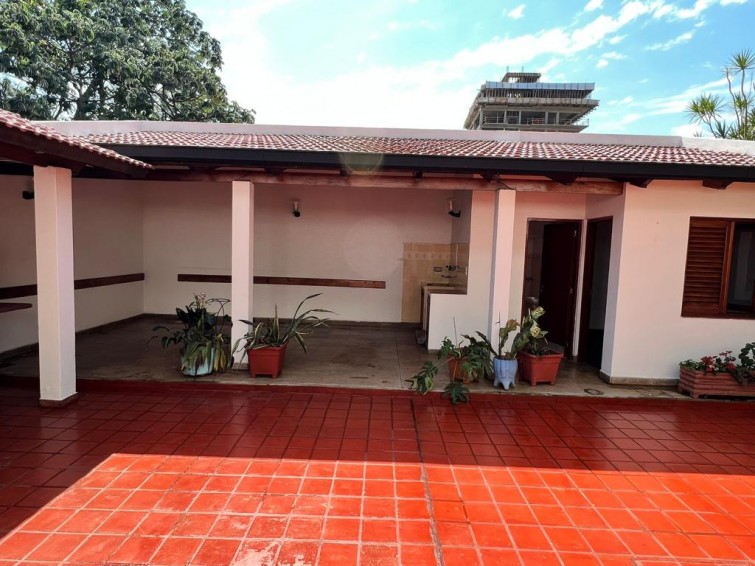 CASA 3 DORMITORIOS EN ALQUILER