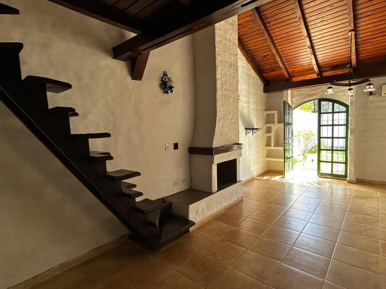 CASA 3 DORMITORIOS EN ALQUILER