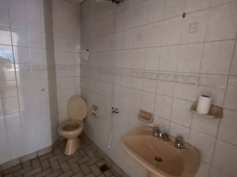 EXCELENTE LOCAL COMERCIAL CÉNTRICO