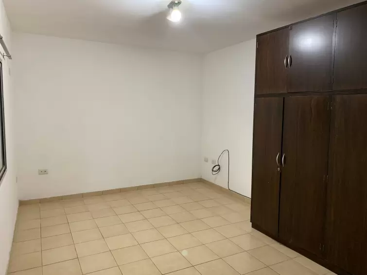 EN ALQUILER IMPORTANTE CASA EN BARRIO CERRADO