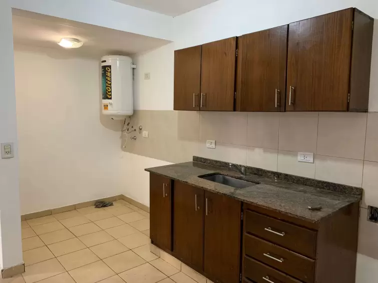 EN ALQUILER IMPORTANTE CASA EN BARRIO CERRADO