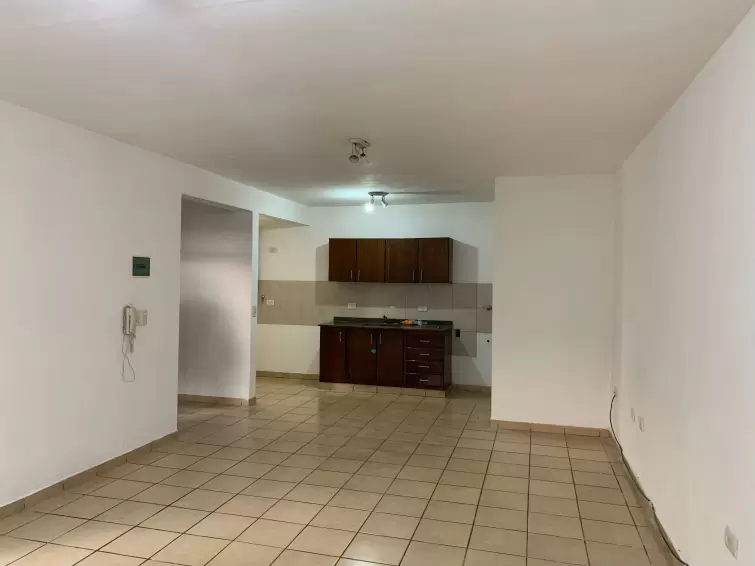 EN ALQUILER IMPORTANTE CASA EN BARRIO CERRADO