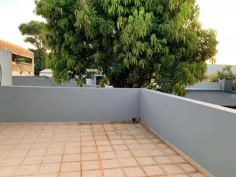 EN ALQUILER IMPORTANTE CASA EN BARRIO CERRADO