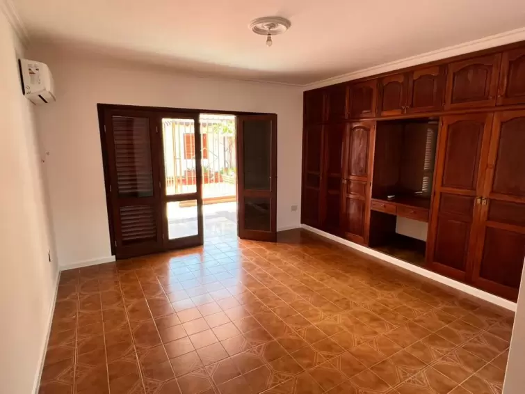 CASA 2 DORMITORIOS EN ALQUILER