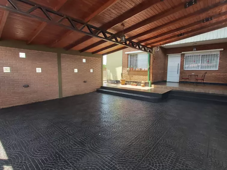 EN VENTA HERMOSA CASA 4 DORMITORIOS