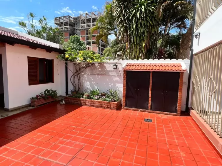 CASA 2 DORMITORIOS EN ALQUILER